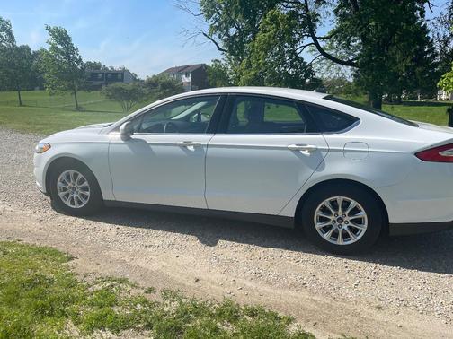White 2016 Ford Fusion S