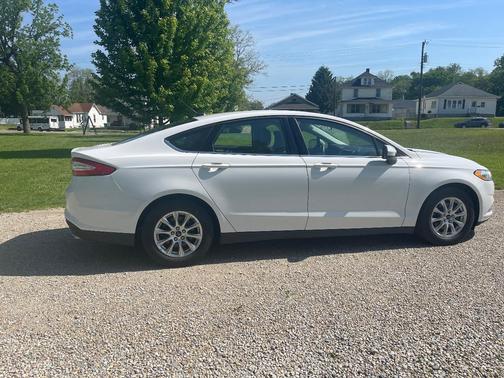 White 2016 Ford Fusion S