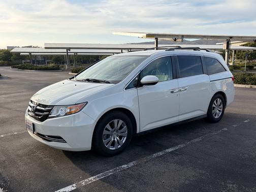 White 2016 Honda Odyssey SE