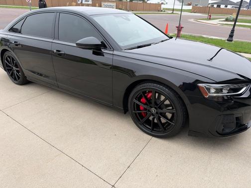 Black 2022 Audi S8 4.0T