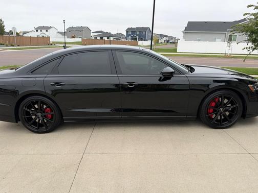 Black 2022 Audi S8 4.0T