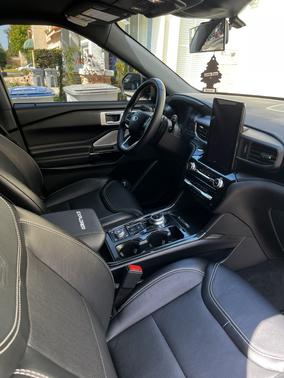 Black 2022 Ford Explorer ST