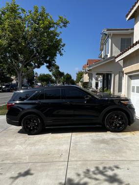 Black 2022 Ford Explorer ST