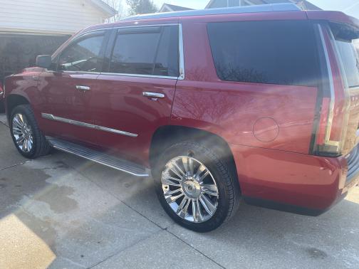 Photo 3 of 17 of 2015 Cadillac Escalade Luxury