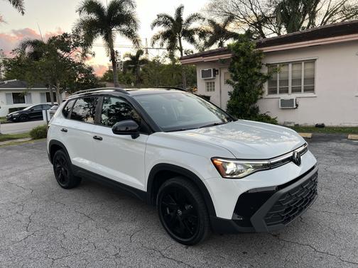 2025 Volkswagen Taos SE Black FWD