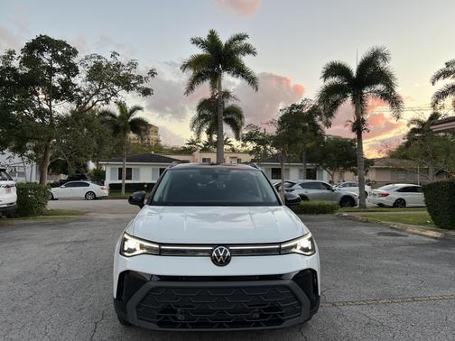 2025 Volkswagen Taos SE Black FWD