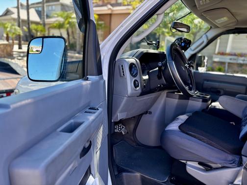 2014 Ford E350 Super Duty XLT