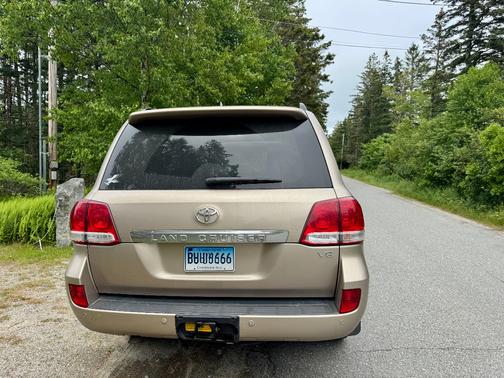 2011 Toyota Land Cruiser Base