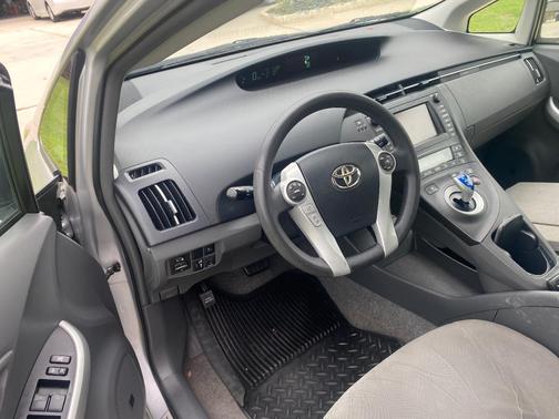 Silver 2011 Toyota Prius III