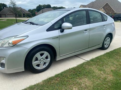 Silver 2011 Toyota Prius III