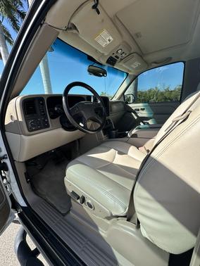 White 2005 Chevrolet Suburban 1500 Z71
