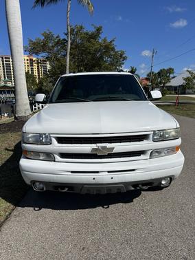 White 2005 Chevrolet Suburban 1500 Z71
