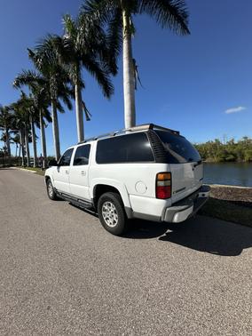 White 2005 Chevrolet Suburban 1500 Z71