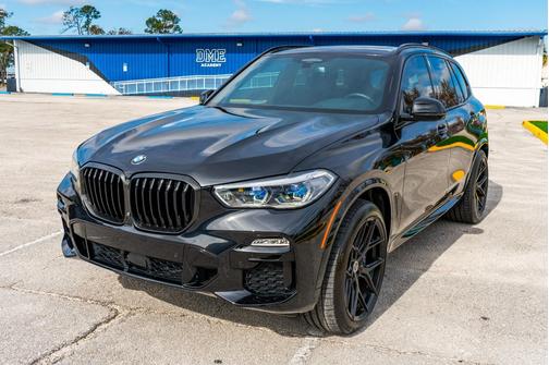 Black 2021 BMW X5 M50i