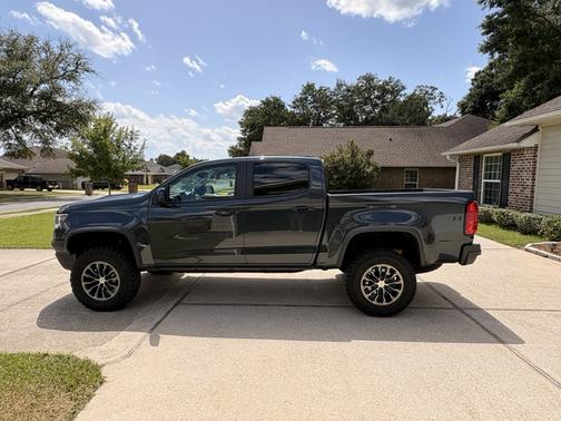 Gray 2017 Chevrolet Colorado ZR2