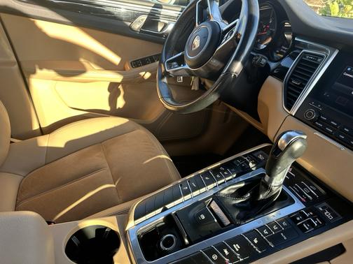 2018 Porsche Macan Macan