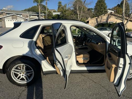 2018 Porsche Macan Macan