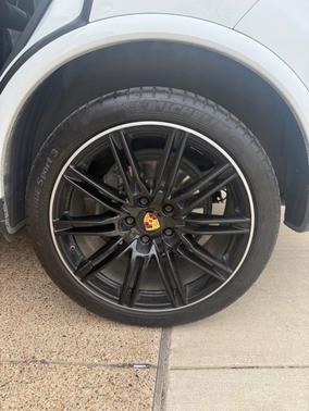 2017 Porsche Cayenne Cayenne Platinum Edition