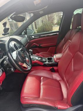 2017 Porsche Cayenne Cayenne Platinum Edition