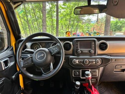 Yellow 2019 Jeep Wrangler Unlimited Sport