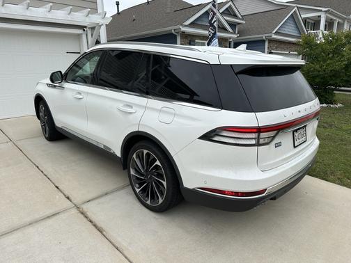 White 2024 Lincoln Aviator Reserve RWD