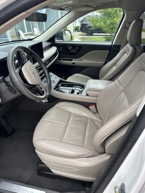 White 2024 Lincoln Aviator Reserve RWD