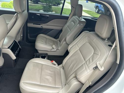 White 2024 Lincoln Aviator Reserve RWD