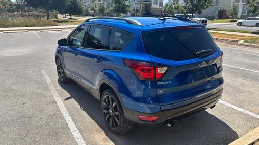 Blue 2019 Ford Escape SE