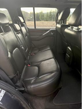 2011 Nissan Pathfinder LE