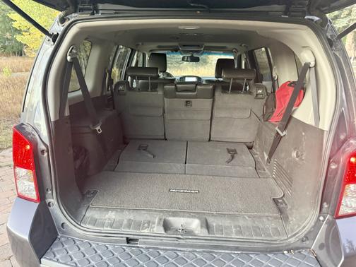 2011 Nissan Pathfinder LE