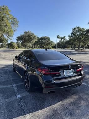 Black 2022 BMW 540 i