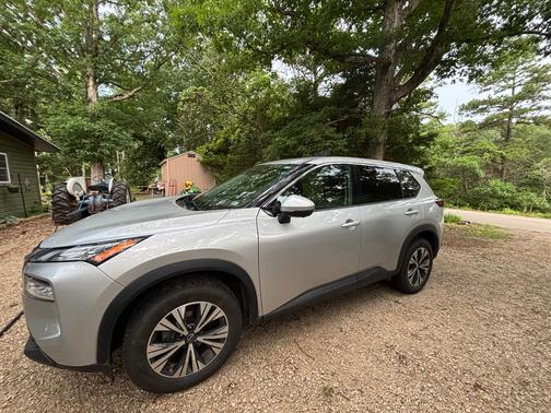 Silver 2021 Nissan Rogue SV
