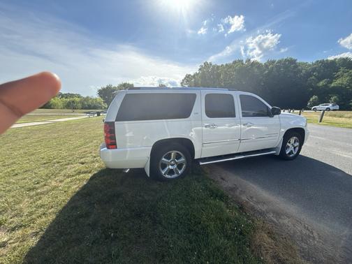 White 2014 Chevrolet Suburban 1500 LTZ