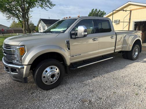 Beige 2017 Ford F-450 Lariat