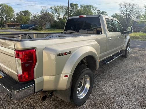 Beige 2017 Ford F-450 Lariat