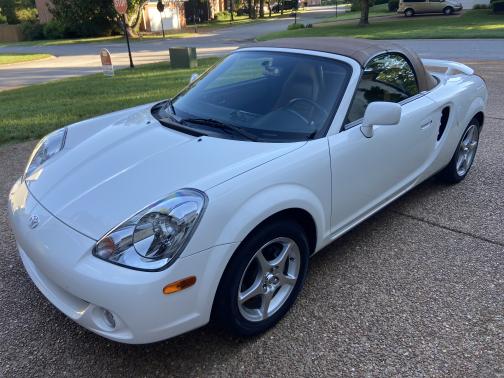 Photo 1 of 21 of 2003 Toyota MR2 Spyder