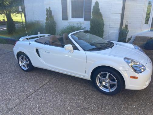 Photo 2 of 21 of 2003 Toyota MR2 Spyder