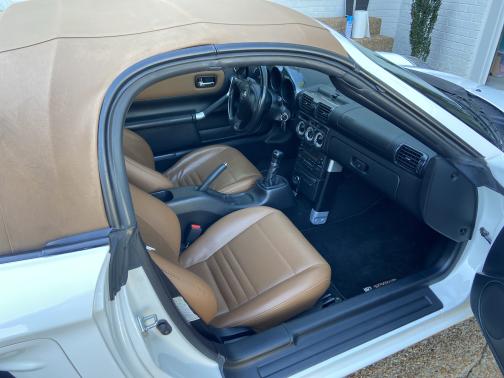 Photo 4 of 21 of 2003 Toyota MR2 Spyder