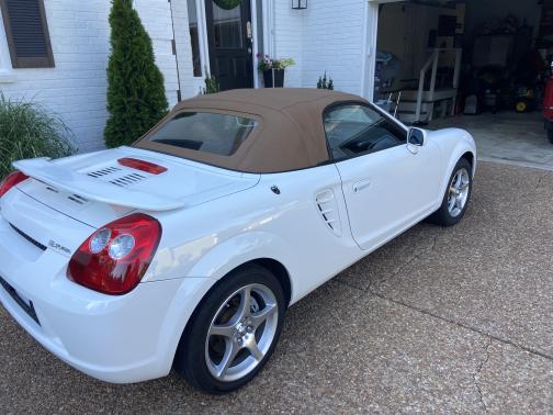Photo 5 of 21 of 2003 Toyota MR2 Spyder