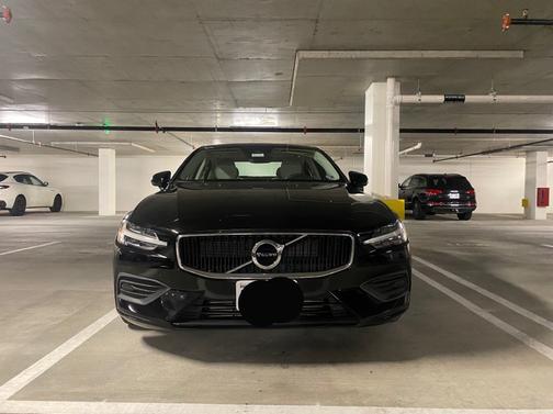 Photo 2 of 9 of 2019 Volvo S60 T5 Momentum