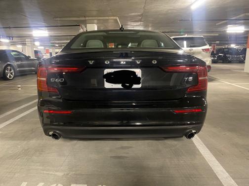 Photo 3 of 9 of 2019 Volvo S60 T5 Momentum