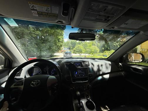 White 2013 Toyota Highlander Hybrid Base