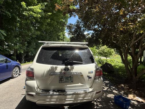 White 2013 Toyota Highlander Hybrid Base