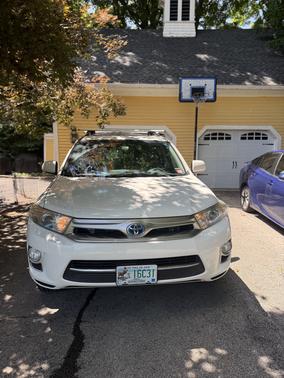 White 2013 Toyota Highlander Hybrid Base
