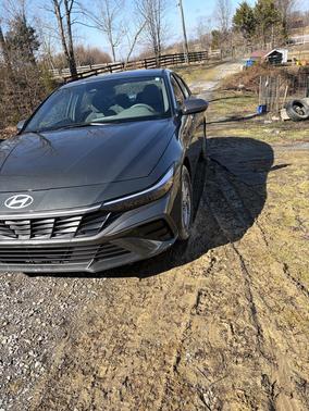 2025 Hyundai ELANTRA SE