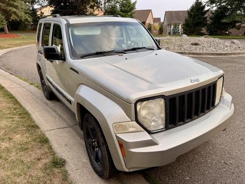 Silver 2008 Jeep Liberty Limited