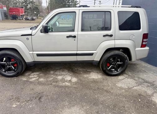 Silver 2008 Jeep Liberty Limited