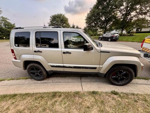 Silver 2008 Jeep Liberty Limited