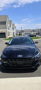 Black 2023 Hyundai ELANTRA SEL