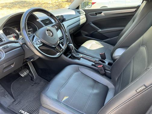2017 Volkswagen Passat 1.8T R-Line w/Comfort